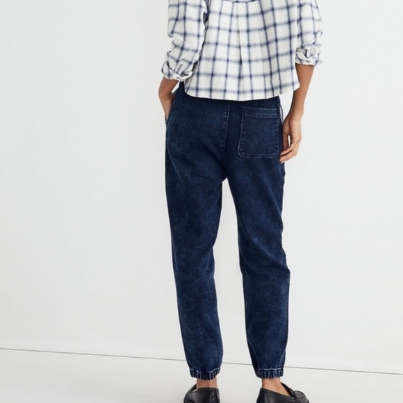 Madewell Slouchy Sweatpant Jeans in Gaines Wash Dark Denim - Picture 2 of 11